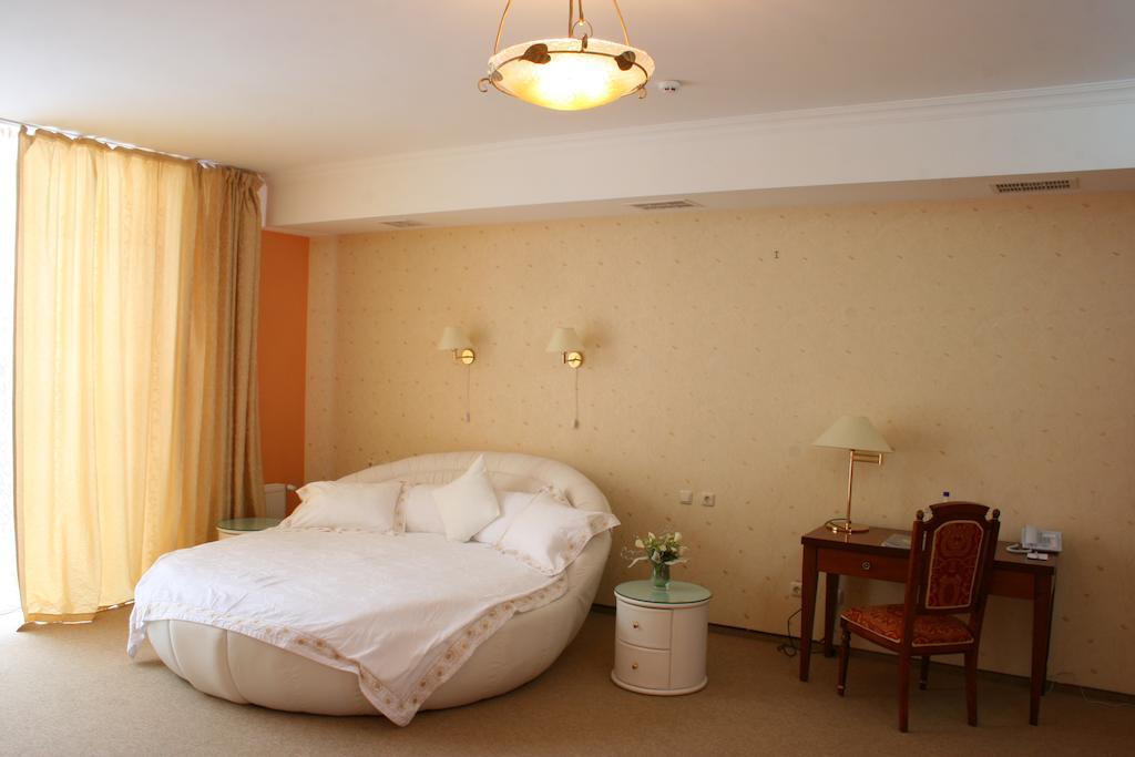 Premier Hotel Shafran Sumy Ngoại thất bức ảnh